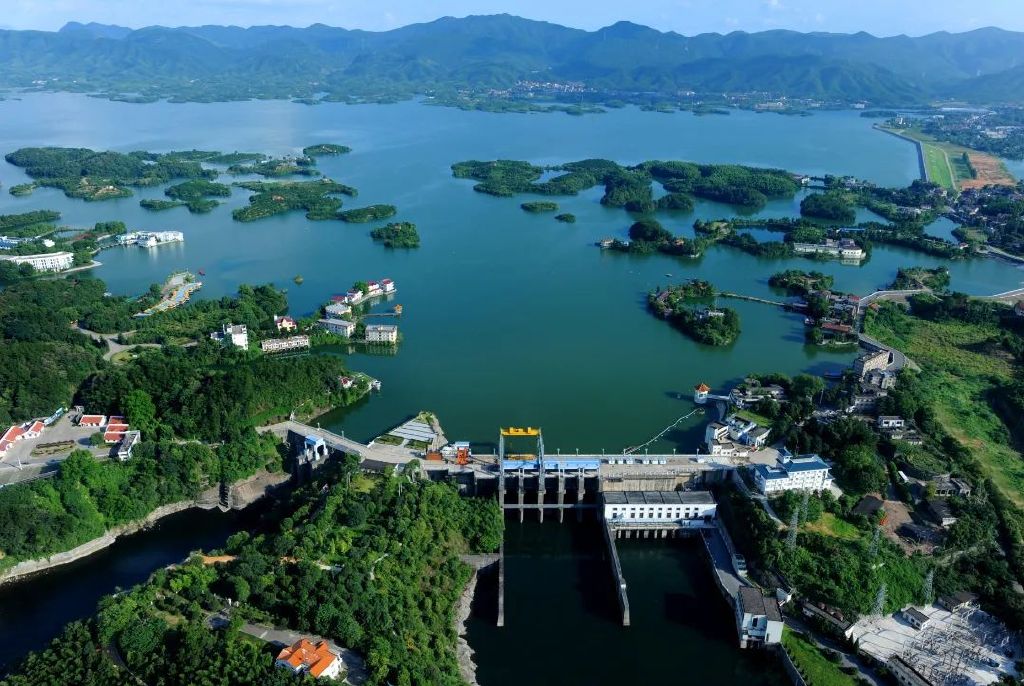 湖北致敬,领导与同胞的深情寄语